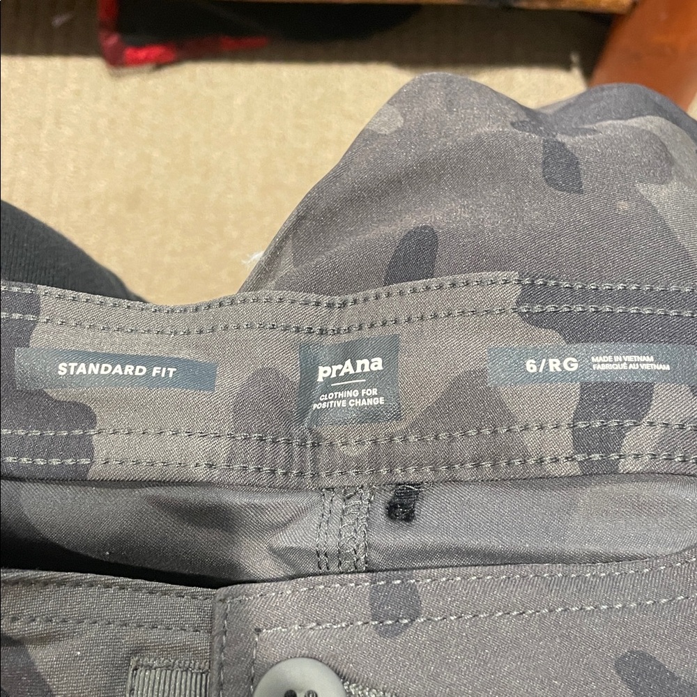 Prana women’s Camouflage Cargo Pants - Picture 5 of 5